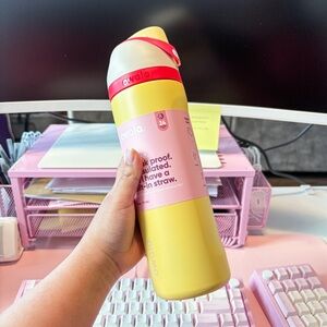 (SOLD) Owala 24 oz Winnie the Pooh freesip frankenbottle